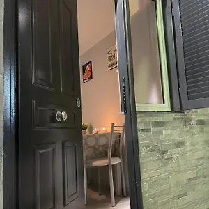 https://mary-house-spacca-napoli.hotels-amalfi.com